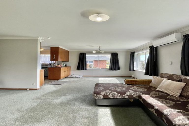 Photo of property in 1/58 Oregon Drive, Maoribank, Upper Hutt, 5018