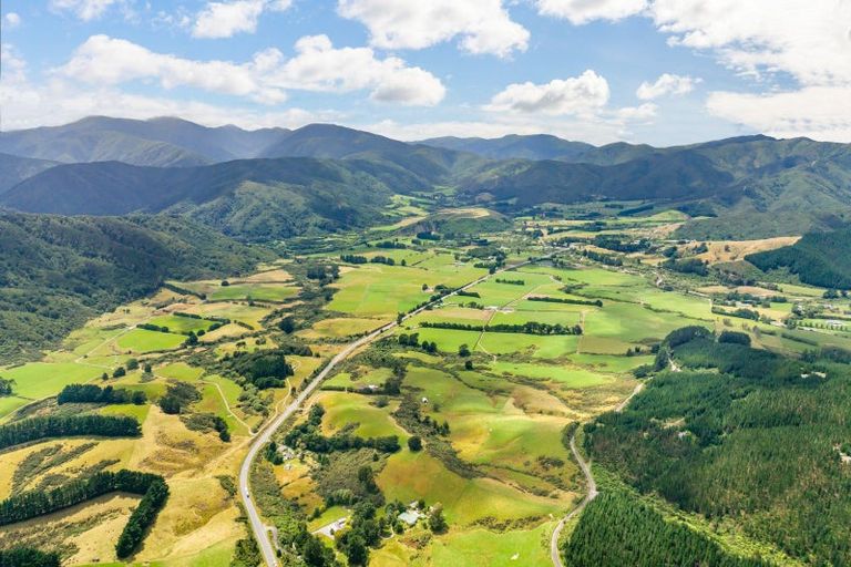 Photo of property in 9 Raikes Road, Kaitoke, Upper Hutt, 5018