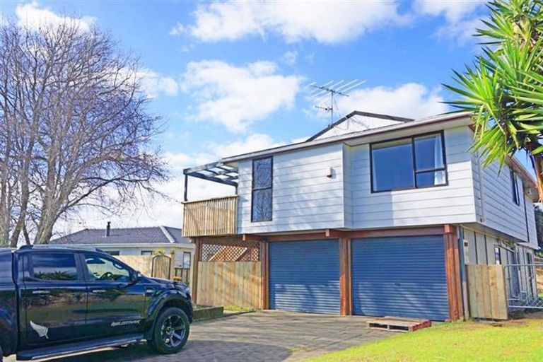 Photo of property in 3 Justamere Place, Weymouth, Auckland, 2103