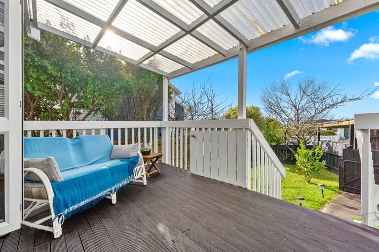 Photo of property in 2/20 Denver Avenue, Sunnyvale, Auckland, 0612