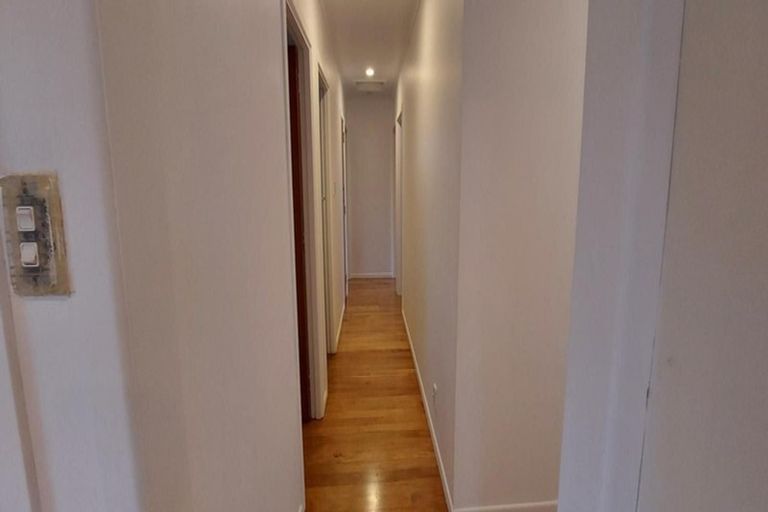 Photo of property in 15 Woodvale Road, Glen Eden, Auckland, 0602