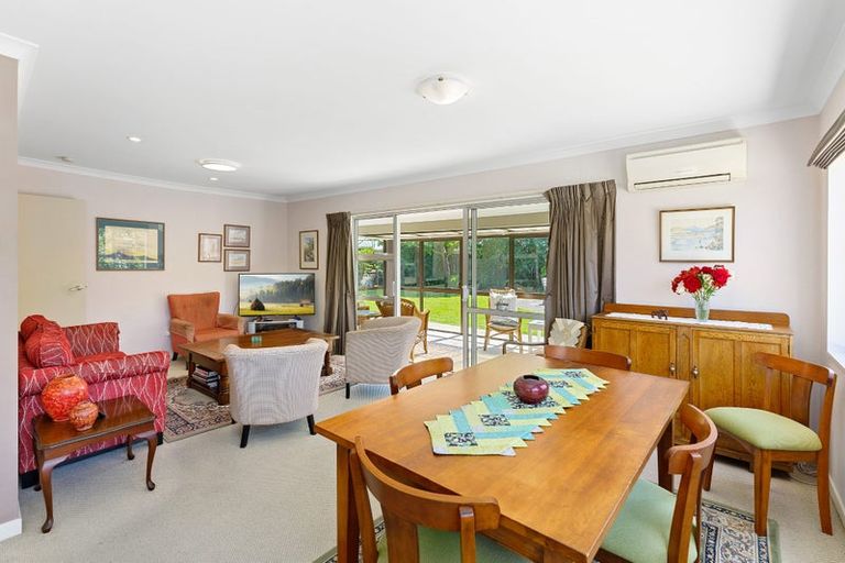Photo of property in 16 Iti Grove, Waikanae, 5036