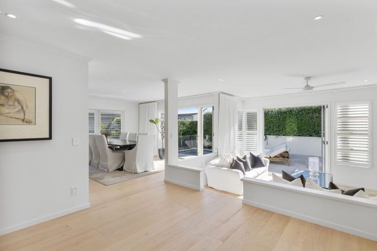 Photo of property in 1/2 Holiday Road, Milford, Auckland, 0620