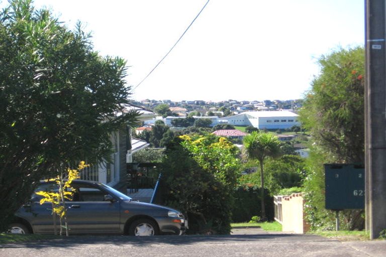 Photo of property in 2/623 Beach Road, Rothesay Bay, Auckland, 0630