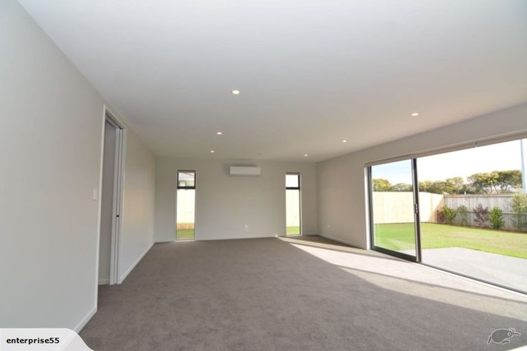 Photo of property in 33 Kingsbridge West, Burwood, Christchurch, 8083