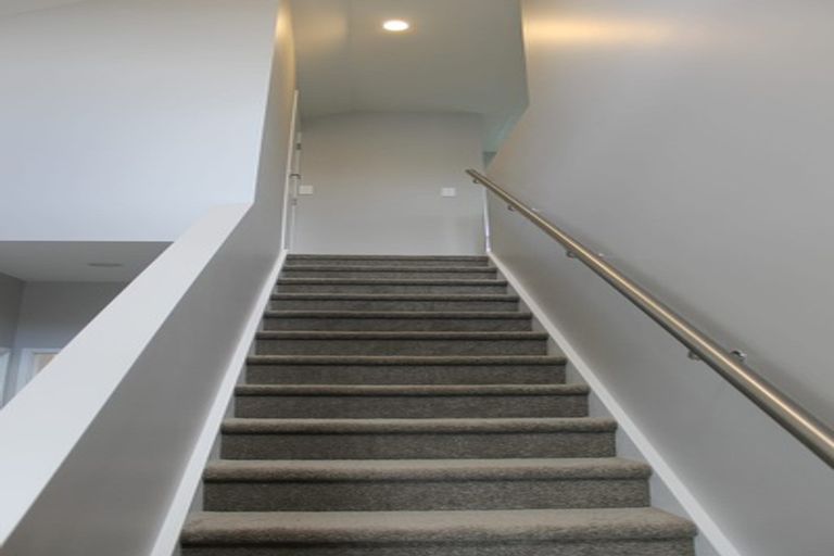 Photo of property in 2/31 Verbena Road, Birkdale, Auckland, 0626