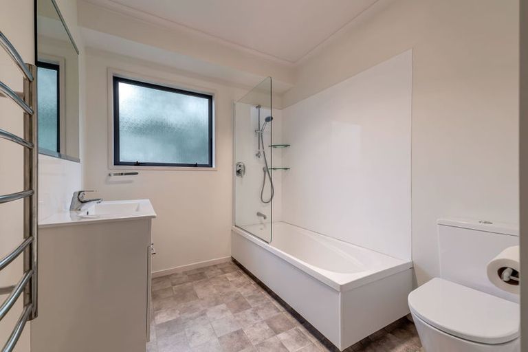 Photo of property in 14 Winston Avenue, Hokowhitu, Palmerston North, 4410
