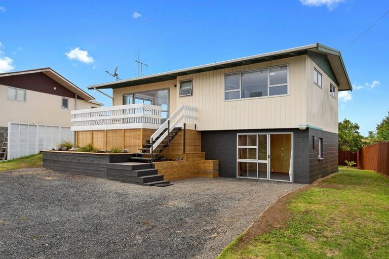 Photo of property in 14 Mcdonnell Street, Omokoroa, 3114