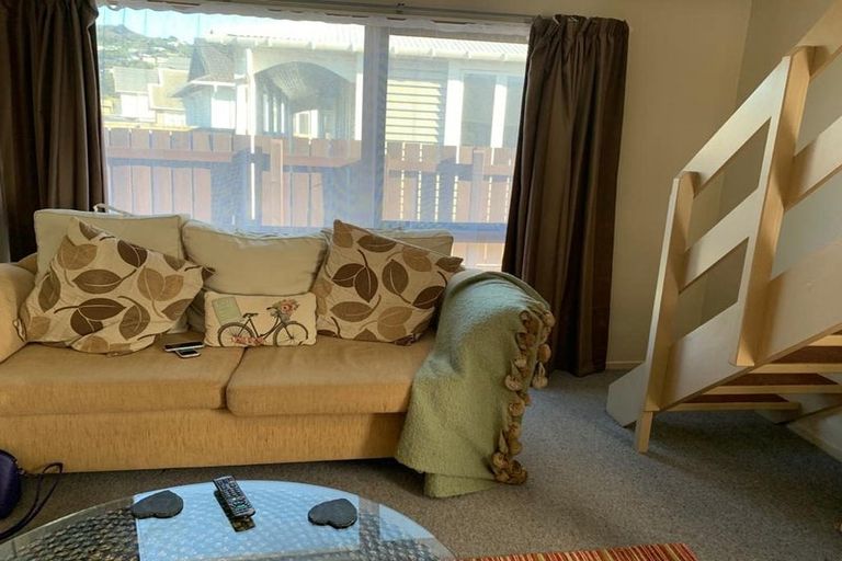 Photo of property in 3/49 Apu Crescent, Lyall Bay, Wellington, 6022