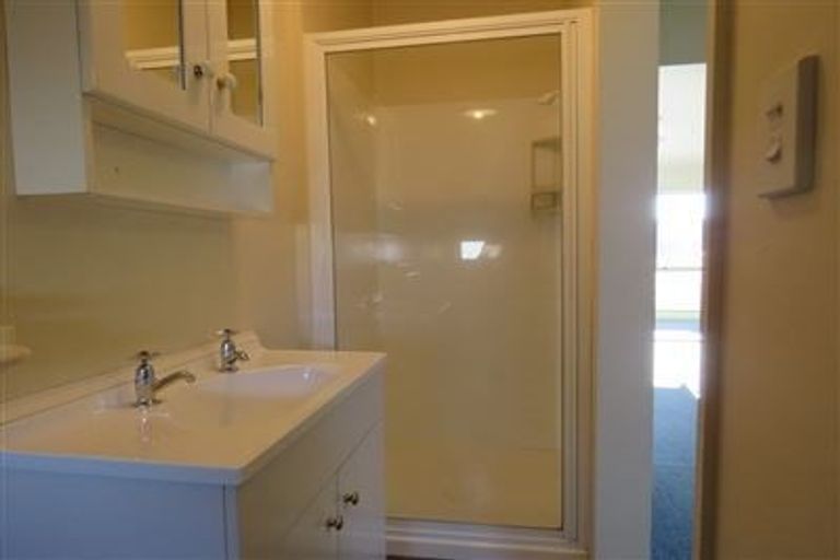 Photo of property in 2/7 Division Street, Riccarton, Christchurch, 8041