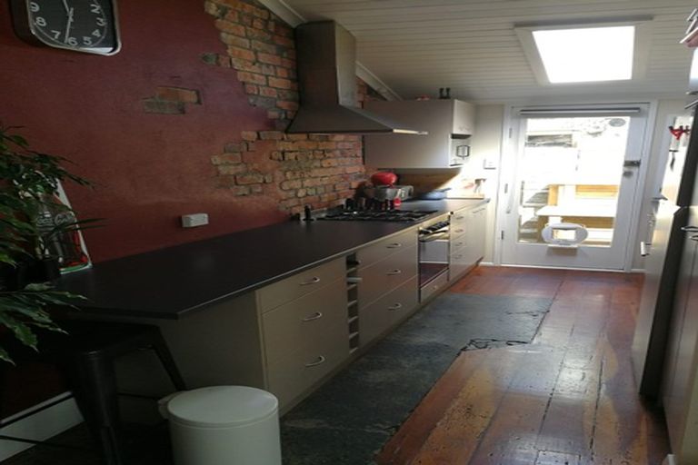 Photo of property in 180 Sutherland Road, Lyall Bay, Wellington, 6022