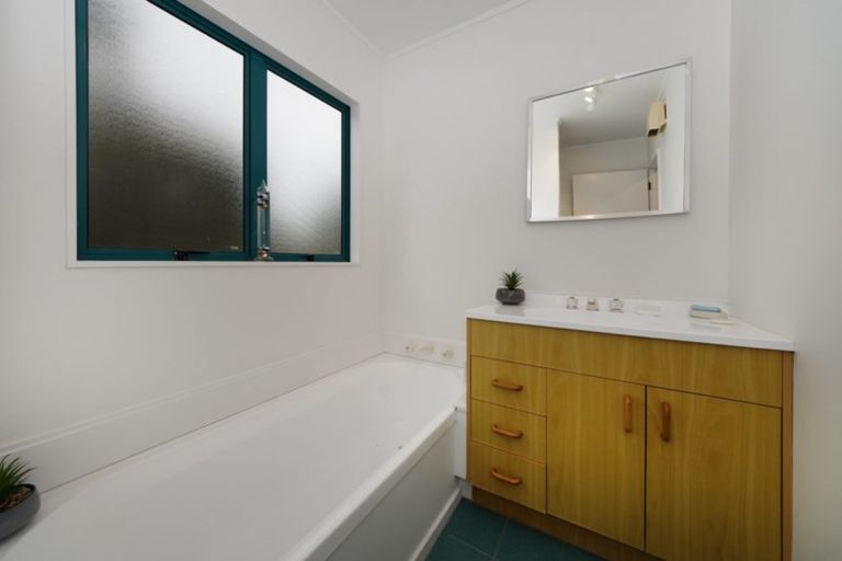 Photo of property in 123 Piha Road, Piha, New Lynn, 0772