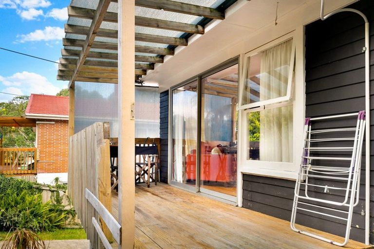 Photo of property in 18 Killarney Avenue, Torbay, Auckland, 0630