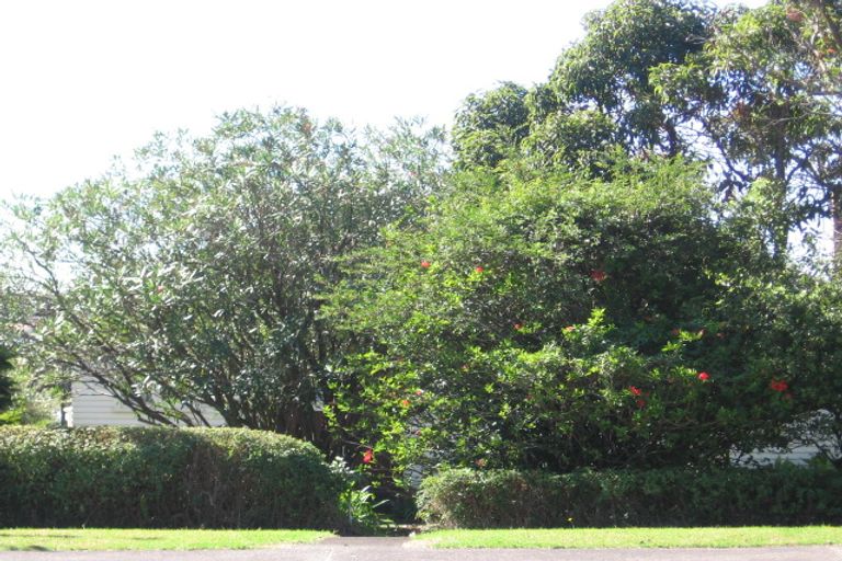 Photo of property in 2/629 Beach Road, Rothesay Bay, Auckland, 0630