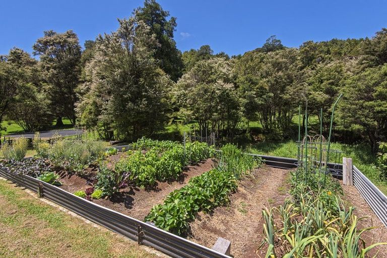 Photo of property in 241a Hailes Road, Whananaki, 0181