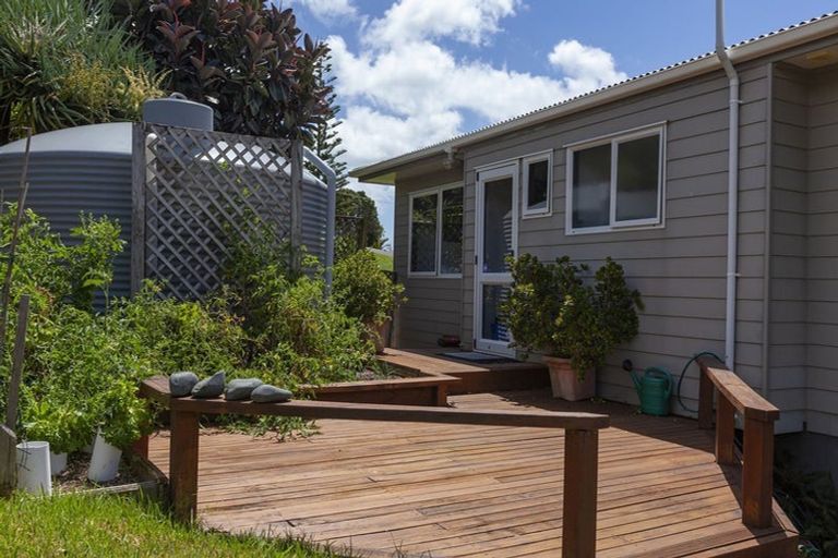 Photo of property in 1 Pohutukawa Drive, Cable Bay, 0420