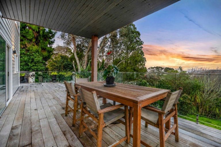 Photo of property in 4/92 Churchill Road, Murrays Bay, Auckland, 0630