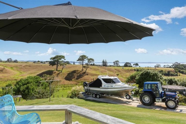 Photo of property in 481b Grahams Beach Road, Manukau Heads, Waiuku, 2684