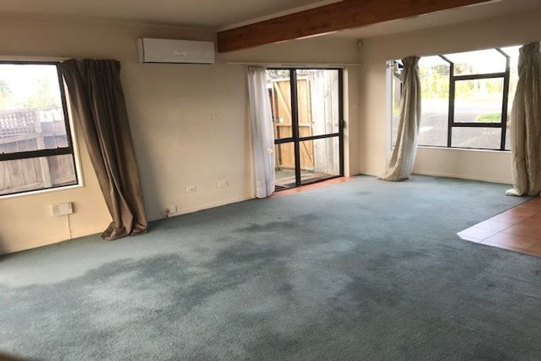 Photo of property in 1/81 Carlisle Road, Torbay, Auckland, 0632