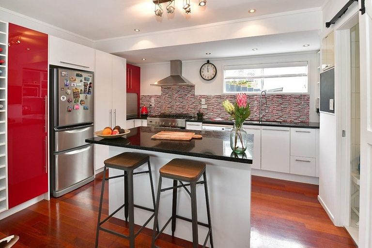 Photo of property in 38 Weatherly Road, Torbay, Auckland, 0630