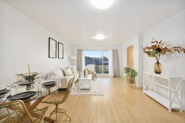 Photo of property in 2/43 Rimu Street, New Lynn, Auckland, 0600