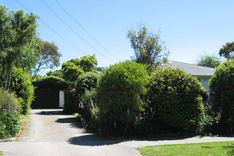 Photo of property in 16 Beatrice Place, Avonhead, Christchurch, 8042