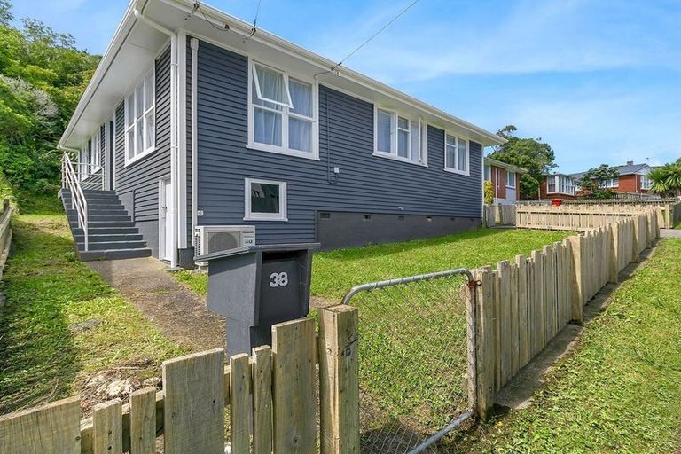 Photo of property in 38 Cardiff Crescent, Cannons Creek, Porirua, 5024