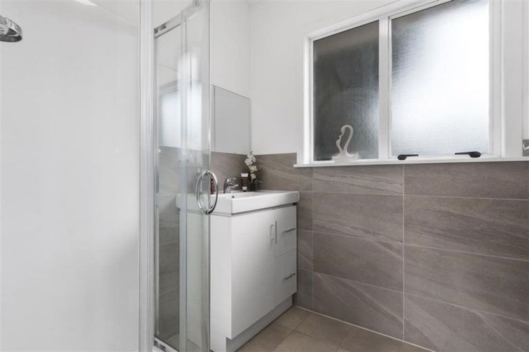 Photo of property in 56 Lynwood Road, New Lynn, Auckland, 0600