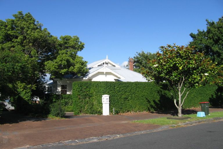 Photo of property in 65 Marine Parade, Herne Bay, Auckland, 1011