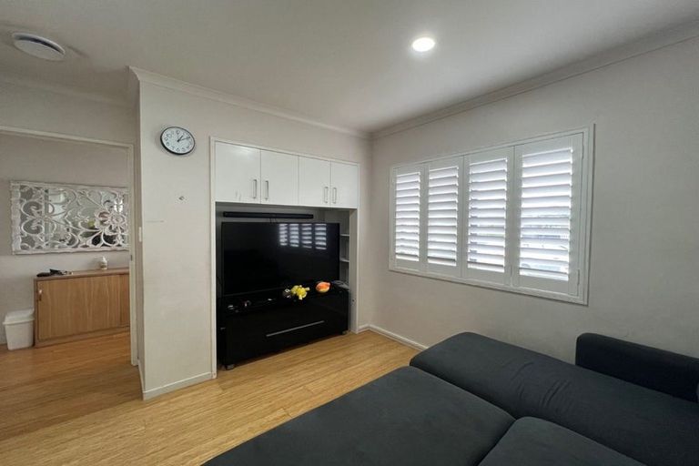 Photo of property in 8 Hansen Place, Takanini, 2112