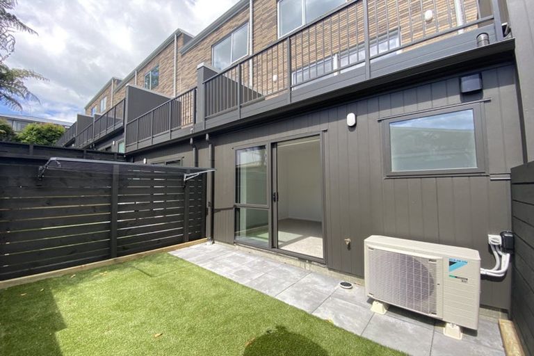 Photo of property in 3/39 Archers Road, Hillcrest, Auckland, 0629