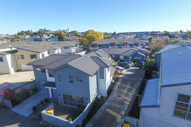 Photo of property in 2/5 Jones Crescent, Melville, Hamilton, 3206