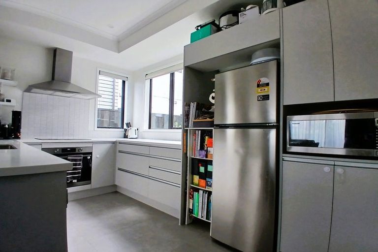 Photo of property in 3 Huataki Road, Northcote, Auckland, 0627