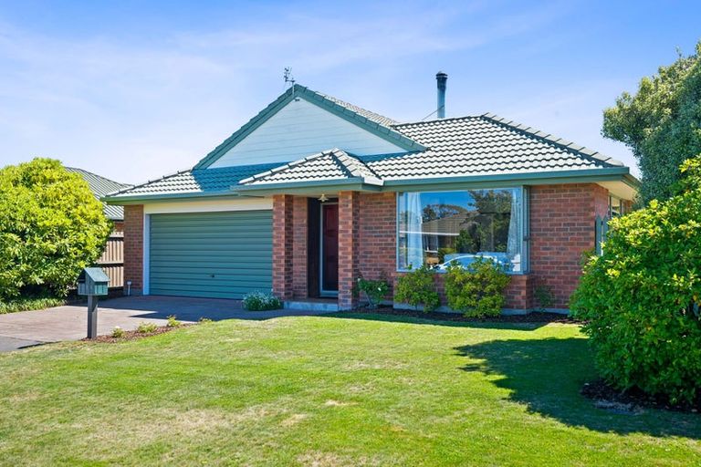 Photo of property in 10 Mull Place, Broomfield, Christchurch, 8042