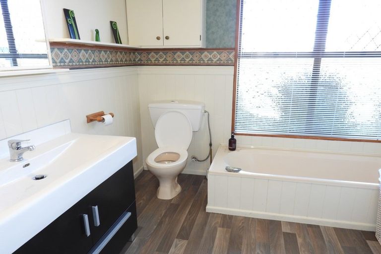 Photo of property in 132 Perth Street, Holmes Hill, Oamaru, 9401