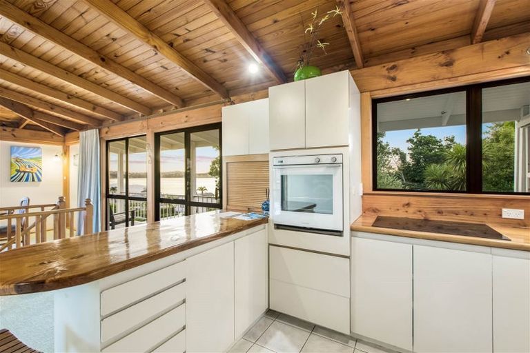 Photo of property in 65 De Luen Avenue, Tindalls Beach, Whangaparaoa, 0930