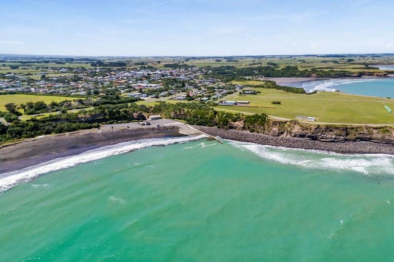 Photo of property in 32 Dieffenbach Street, Opunake, 4616