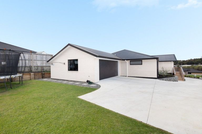 Photo of property in 27 Fairfax Crescent, Pyes Pa, Tauranga, 3112