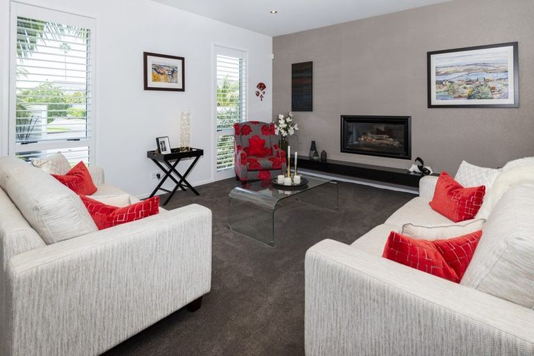 Photo of property in 15 Oceania Place, Mellons Bay, Auckland, 2014