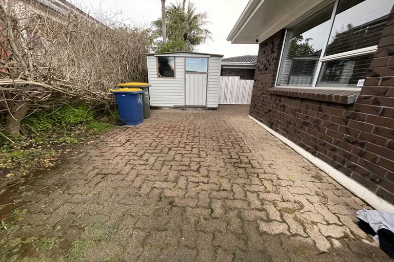 Photo of property in 1/2 Palm Court Drive, Glen Eden, Auckland, 0602