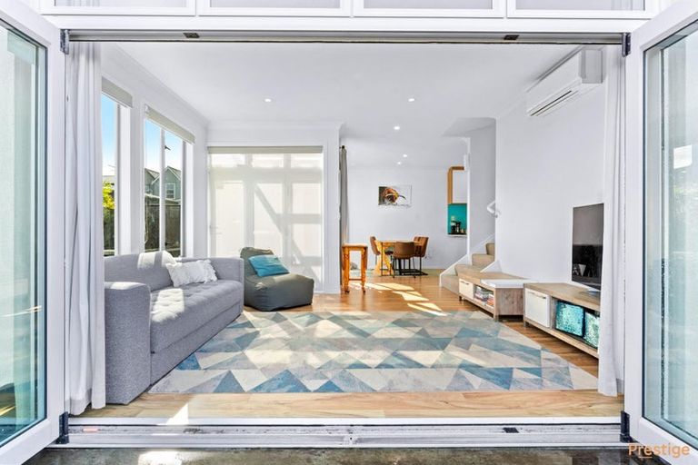 Photo of property in 11f Clearwater Cove, West Harbour, Auckland, 0618