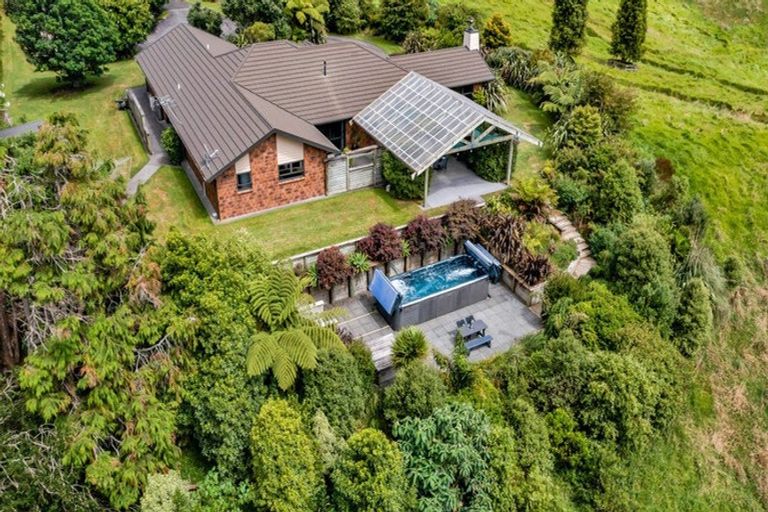 Photo of property in 271 Henwood Road, Paraite, New Plymouth, 4372