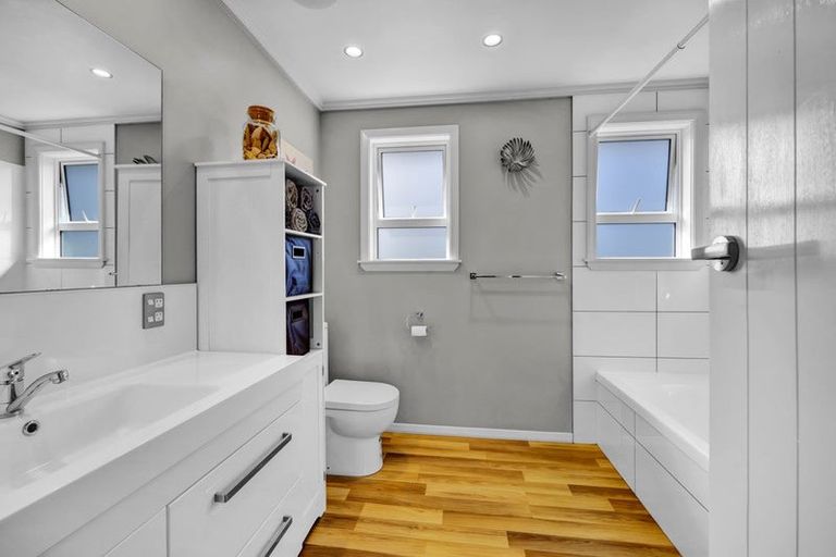 Photo of property in 2 Maire Street, Hawera, 4610