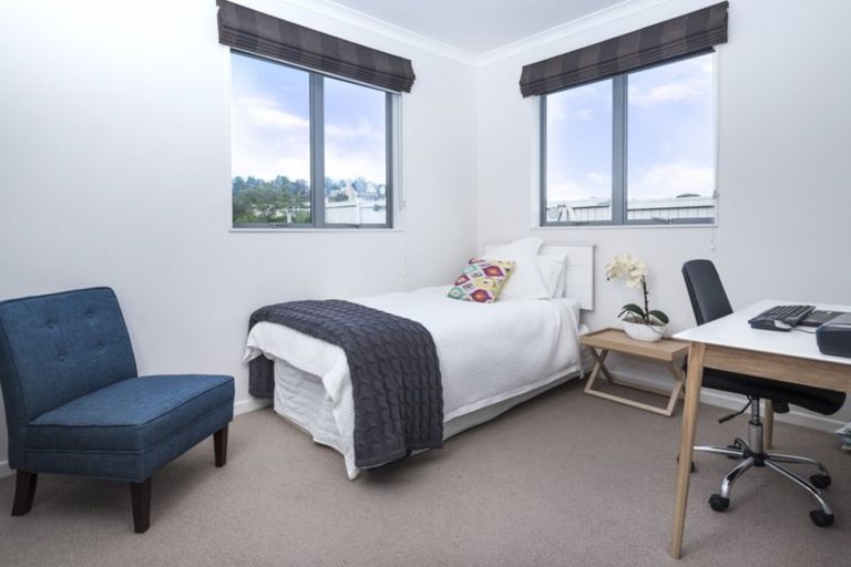 Photo of property in 43 Manor Park, Sunnyhills, Auckland, 2010