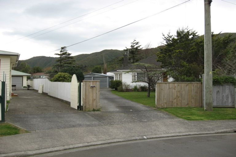 Photo of property in 21 Miles Crescent, Wainuiomata, Lower Hutt, 5014