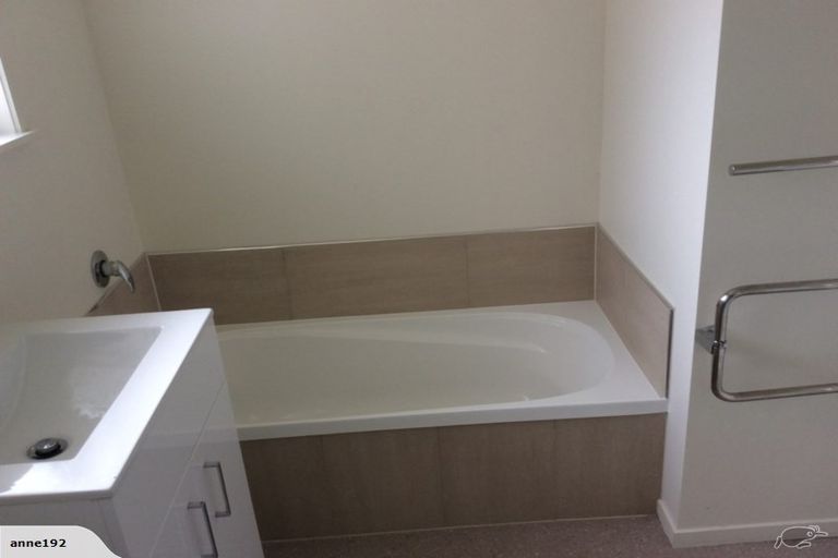 Photo of property in 2/5b Sale Street, Cockle Bay, Auckland, 2014