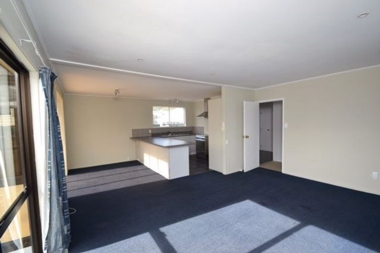 Photo of property in 17 Sabot Place, Massey, Auckland, 0614