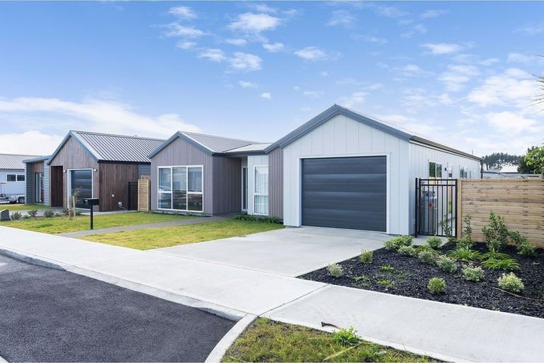 Photo of property in 2 Rotoiti Place, Paraparaumu, 5032