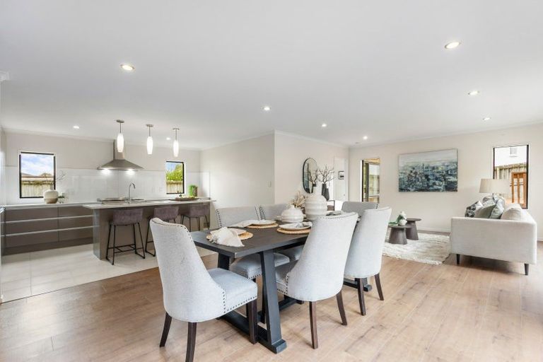 Photo of property in 8 Mulu Place, Fairview Heights, Auckland, 0632