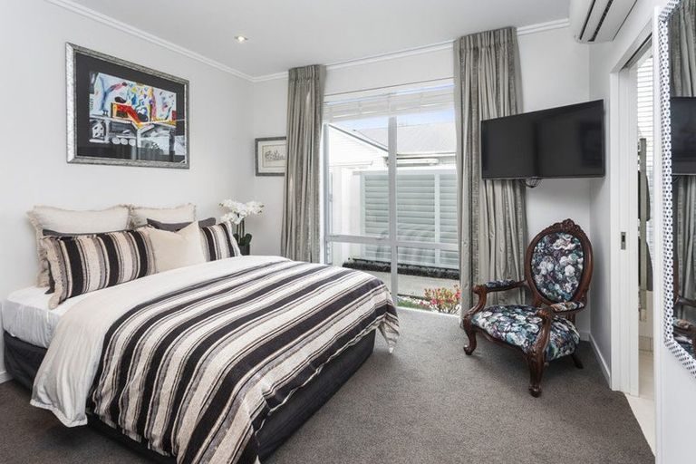 Photo of property in 11 Roa Road, Fendalton, Christchurch, 8041